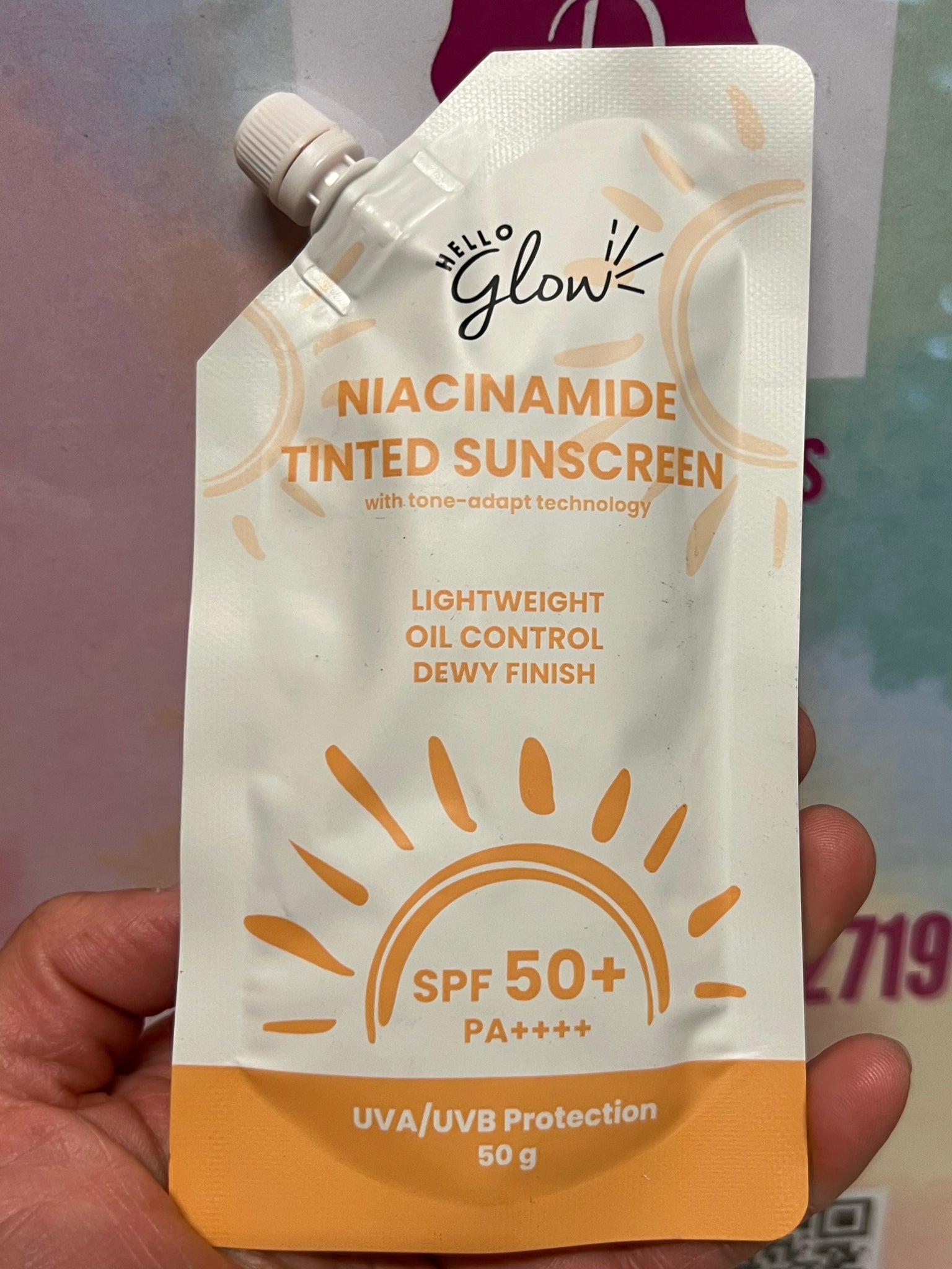 Hellow Glow Niacinamide Tinted Suncreen